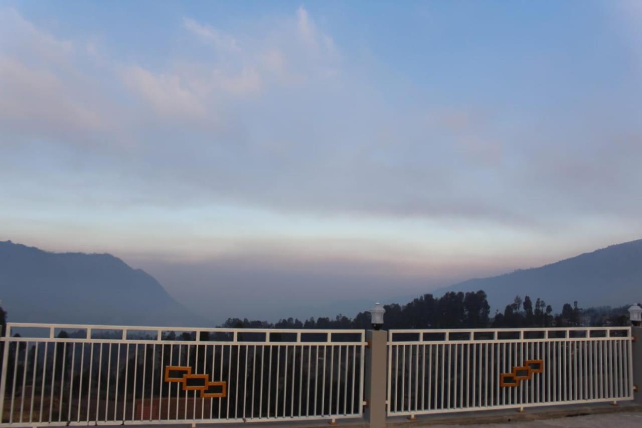 Bromo Otix Guest House Exterior photo