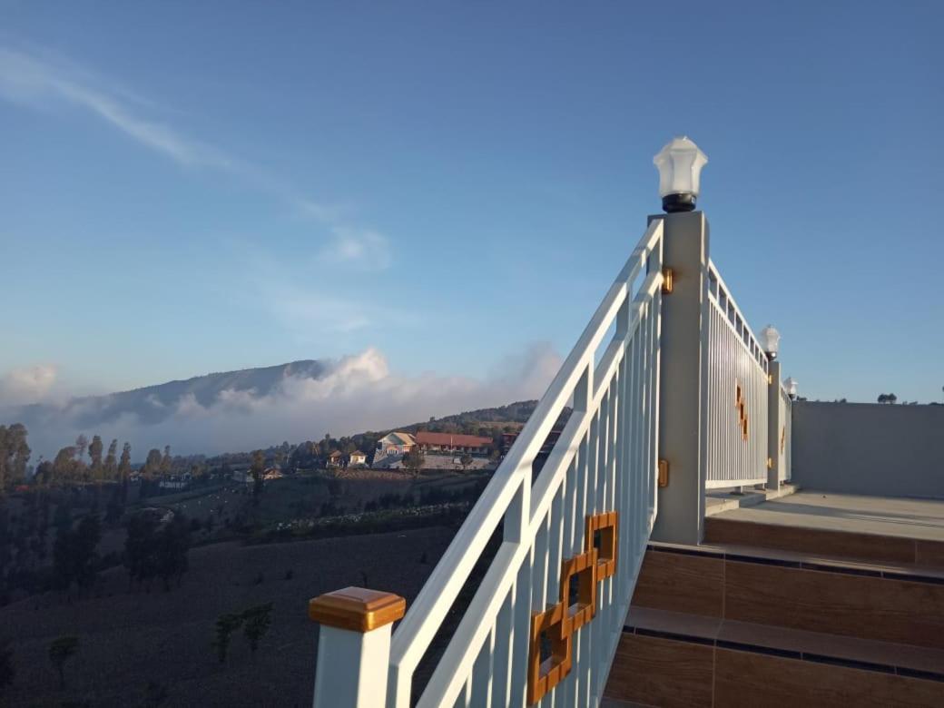 Bromo Otix Guest House Exterior photo