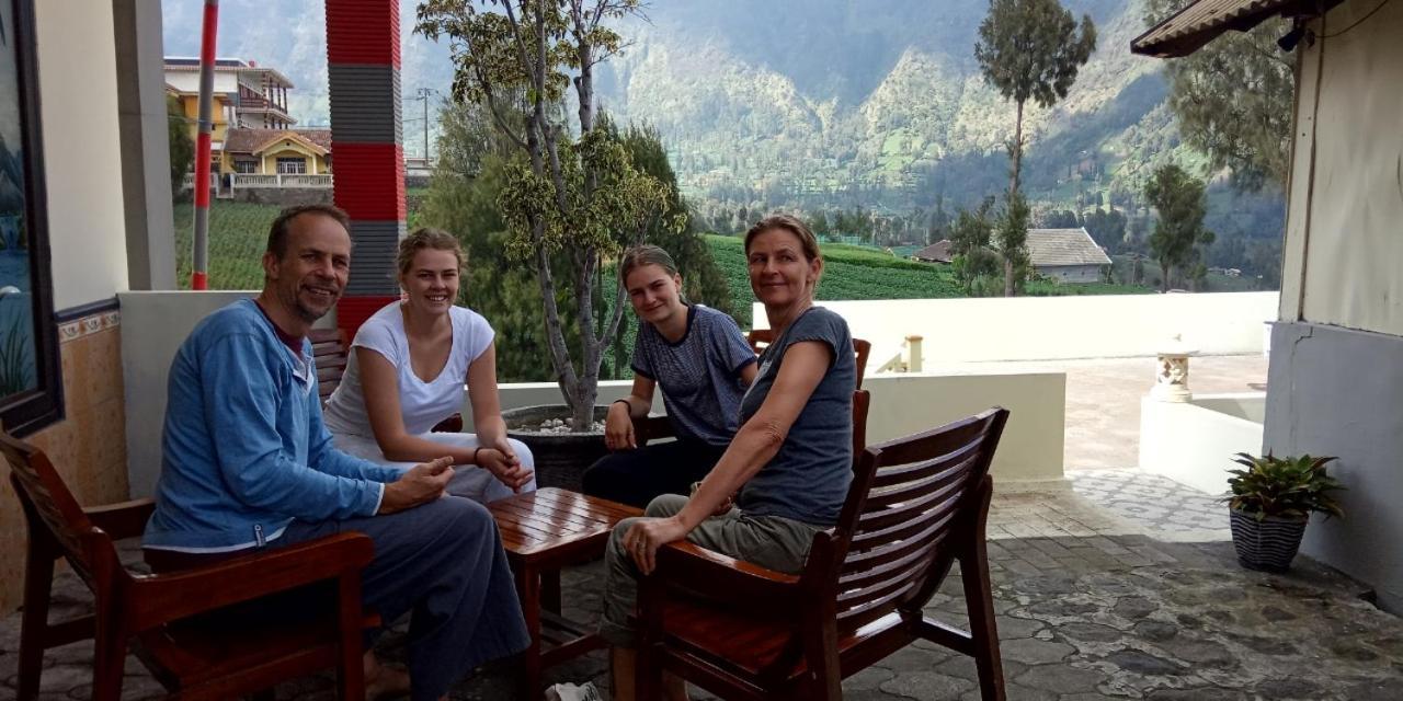 Bromo Otix Guest House Exterior photo